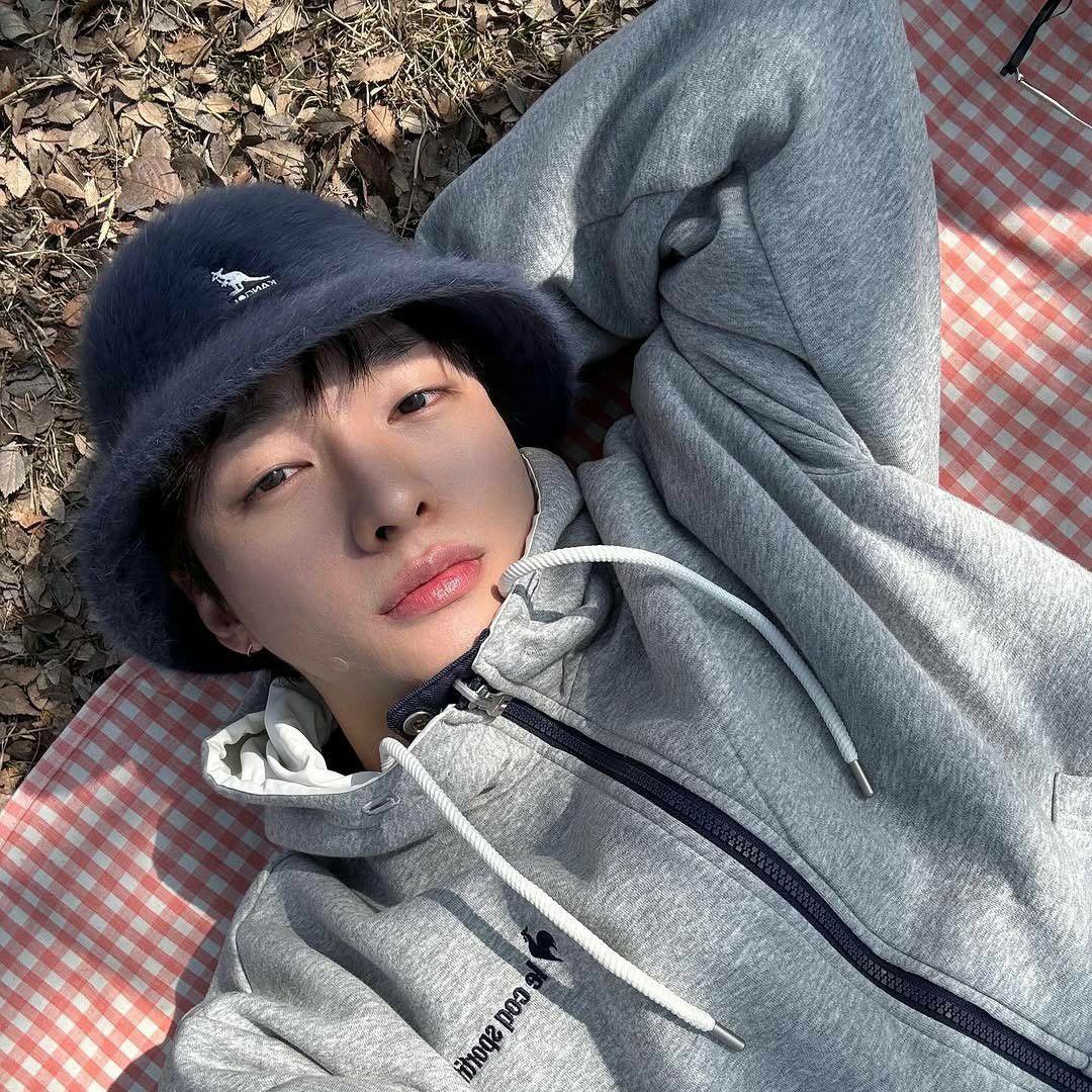 Behind-the-scenes cut of Yoon Jisung