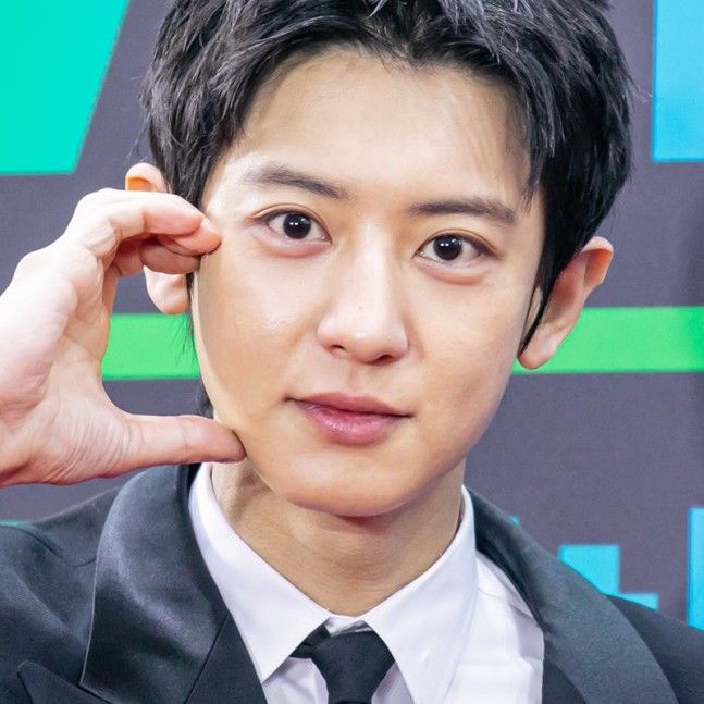 燦烈 (EXO)的最新照片