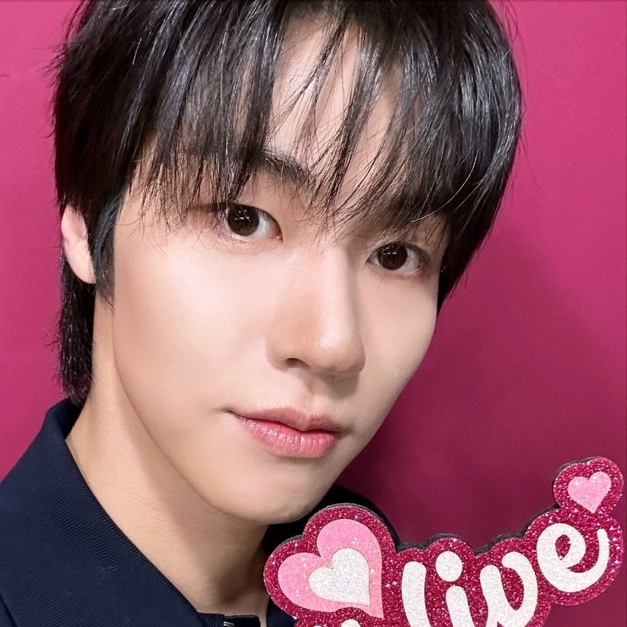 Recent activity shot of Lee Seunghyup (N.Flying)