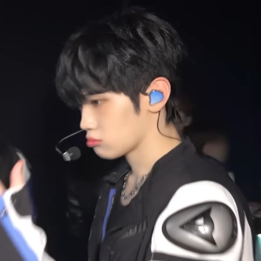 Latest photo of Kim Taerae (ZEROBASEONE)