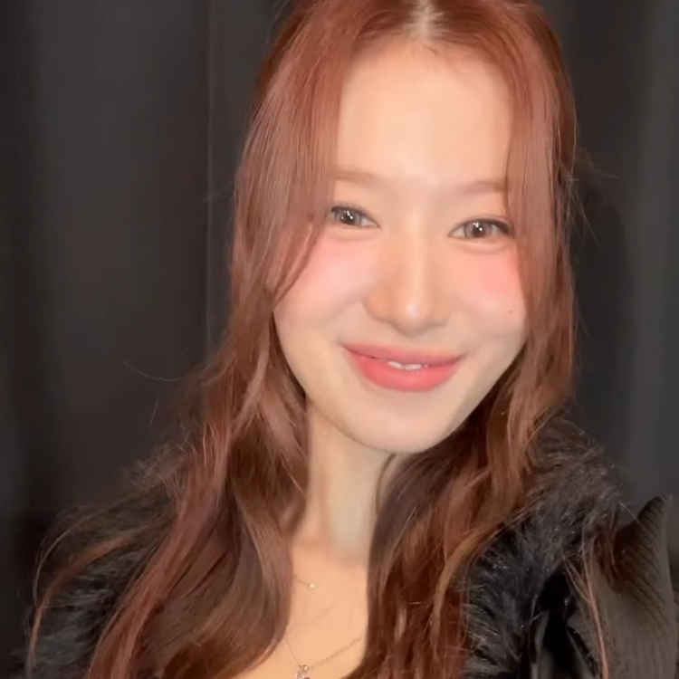 Behind-the-scenes cut of Sana (TWICE)