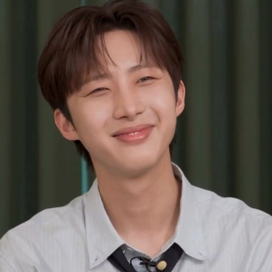 A moment captured by Hui (PENTAGON)'s fan