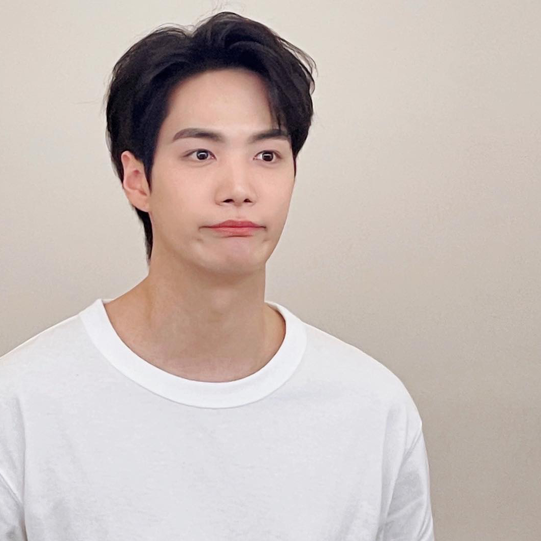 Behind-the-scenes cut of Kim Jonghyeon