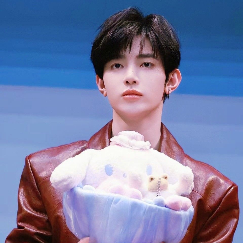 章昊 (ZEROBASEONE)的最新照片