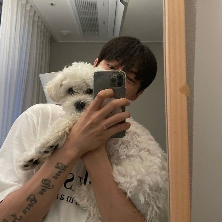 Latest photo of Shin Yechan (LUCY)