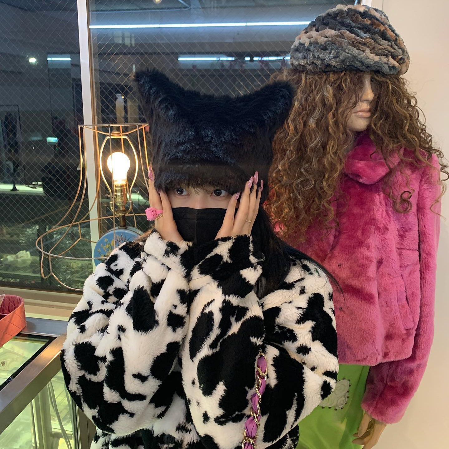 Foto aktivitas terbaru Momo (TWICE)