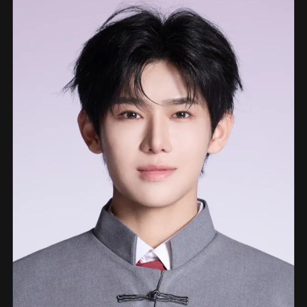 Latest photo of Yi Chen