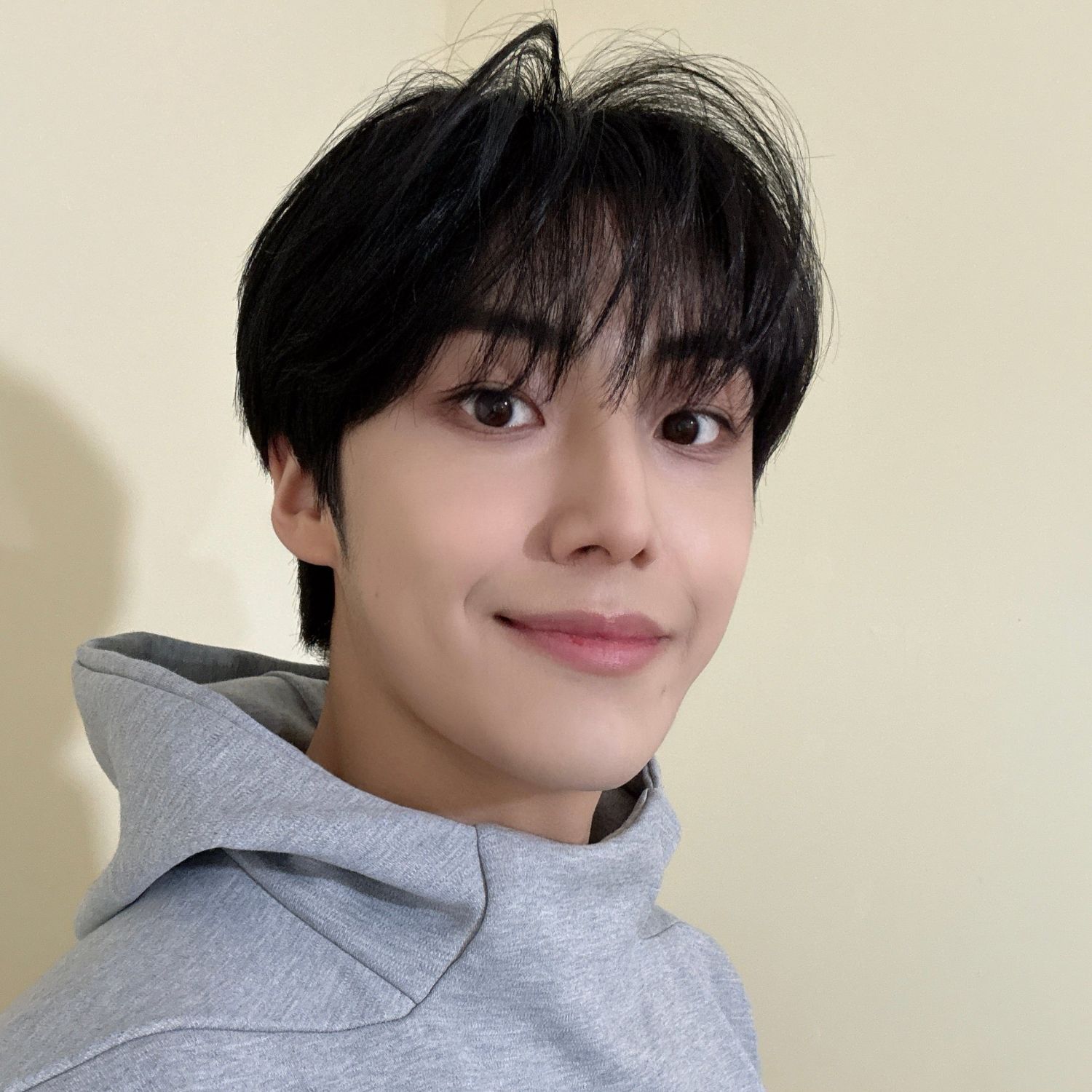 Foto terbaru Lee Eunsang (YOUNITE)