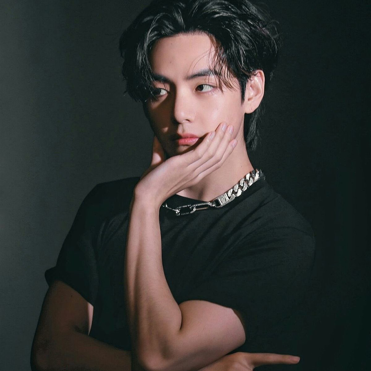 Latest photo of V (BTS)