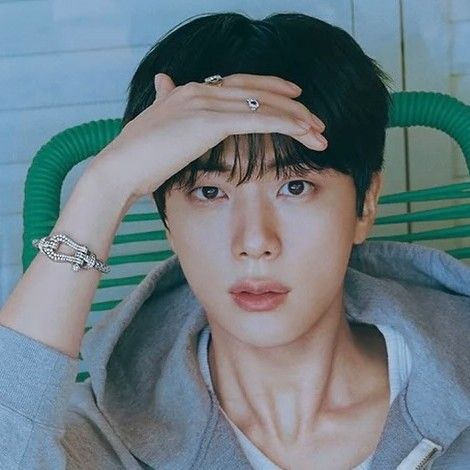 Behind-the-scenes cut of Jin (BTS)