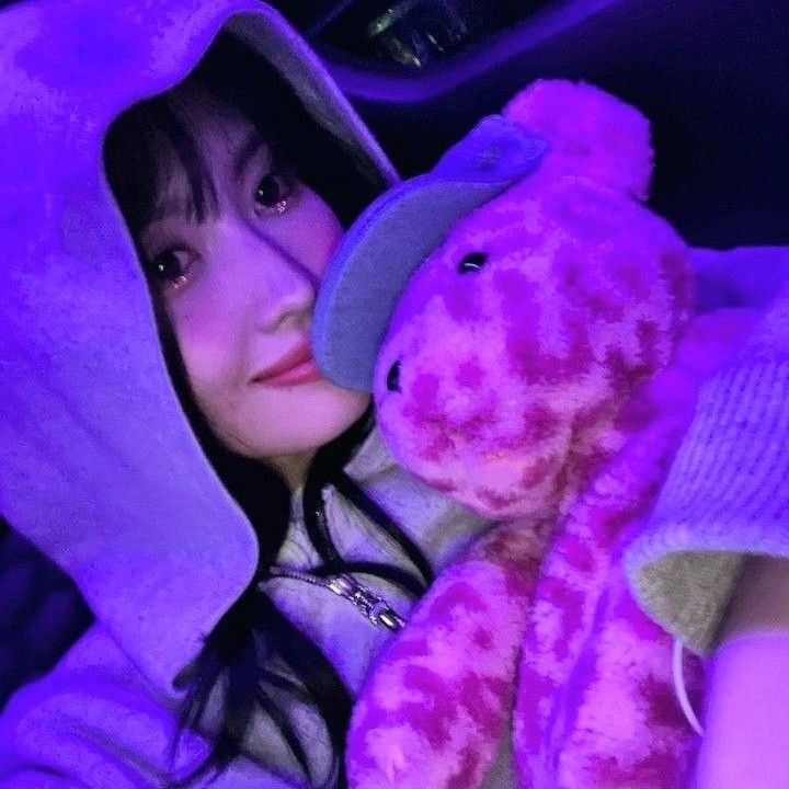 Recent activity shot of Momo (TWICE)