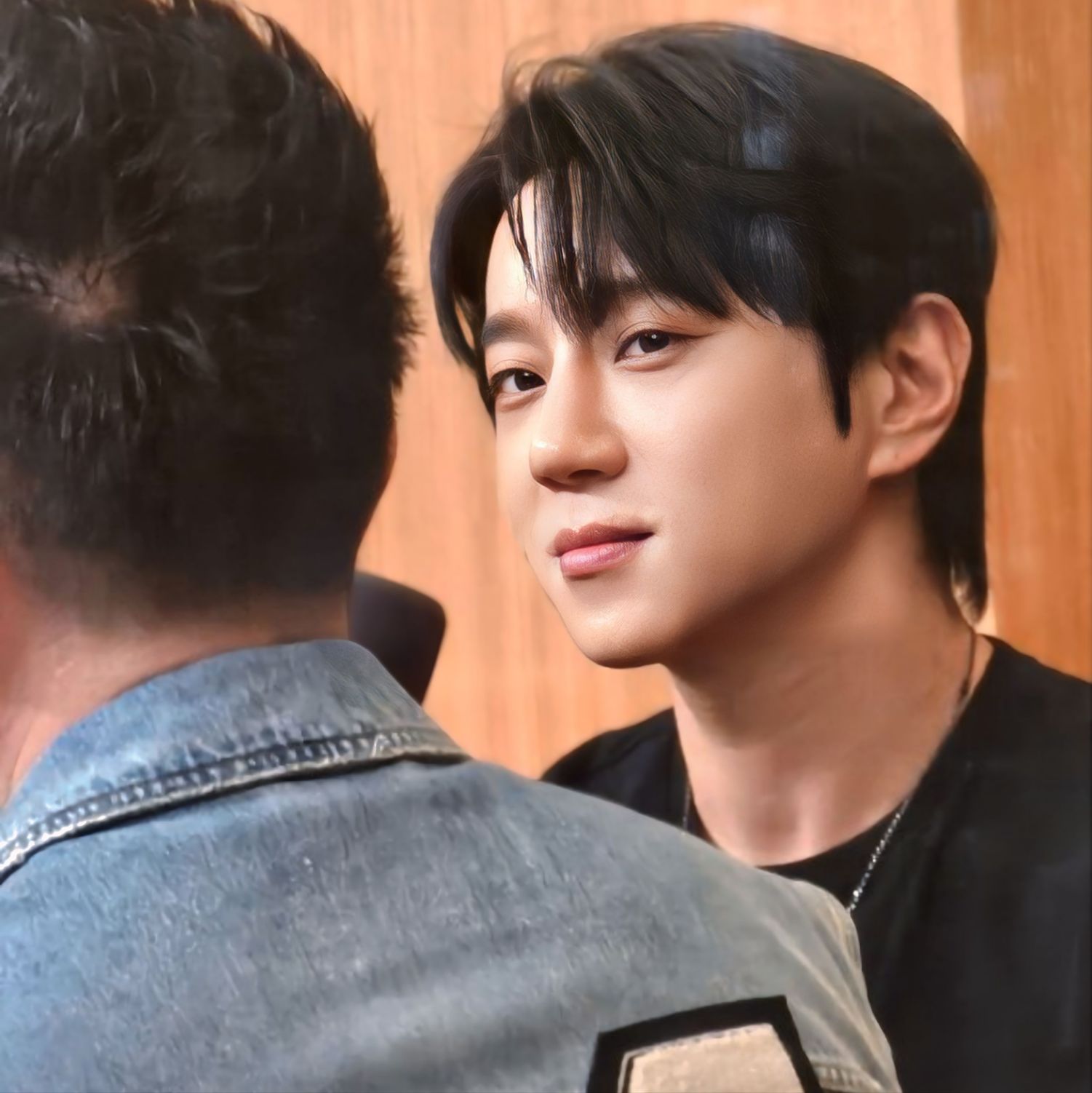 A moment captured by Hwang Chiyeol's fan