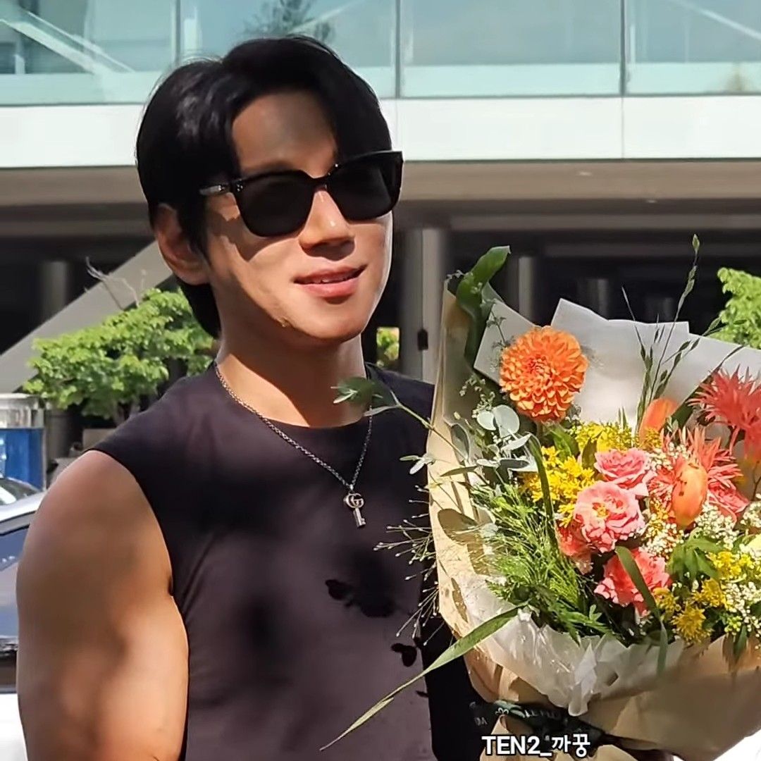 A moment captured by Hwang Chiyeol's fan