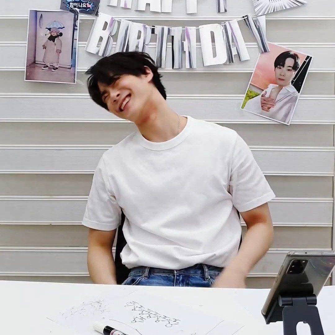 A moment captured by Moonbin (ASTRO)'s fan