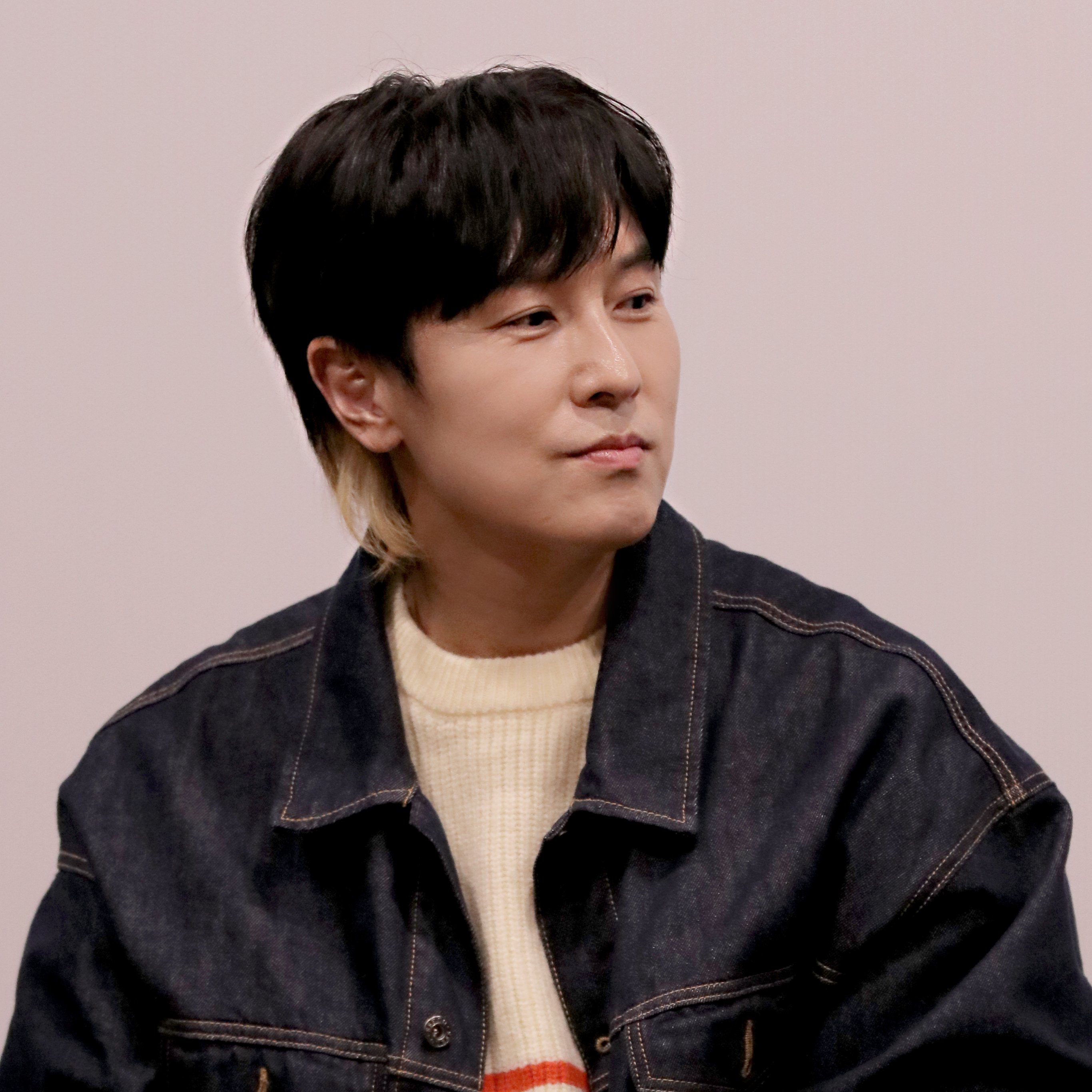 キム・ドンワン (神話)の舞台裏ショット