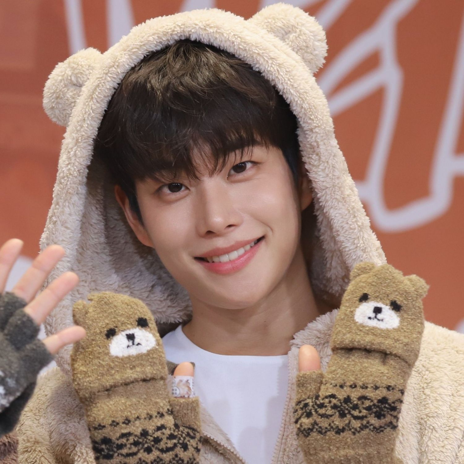 Behind-the-scenes cut of MJ (ASTRO)