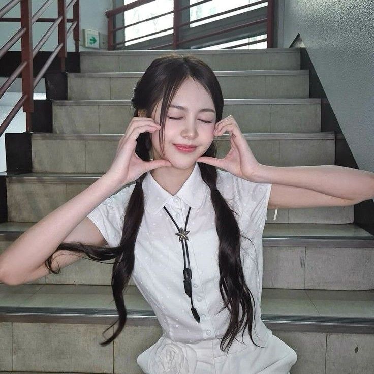 A moment captured by Carmen (Hearts2Hearts)'s fan