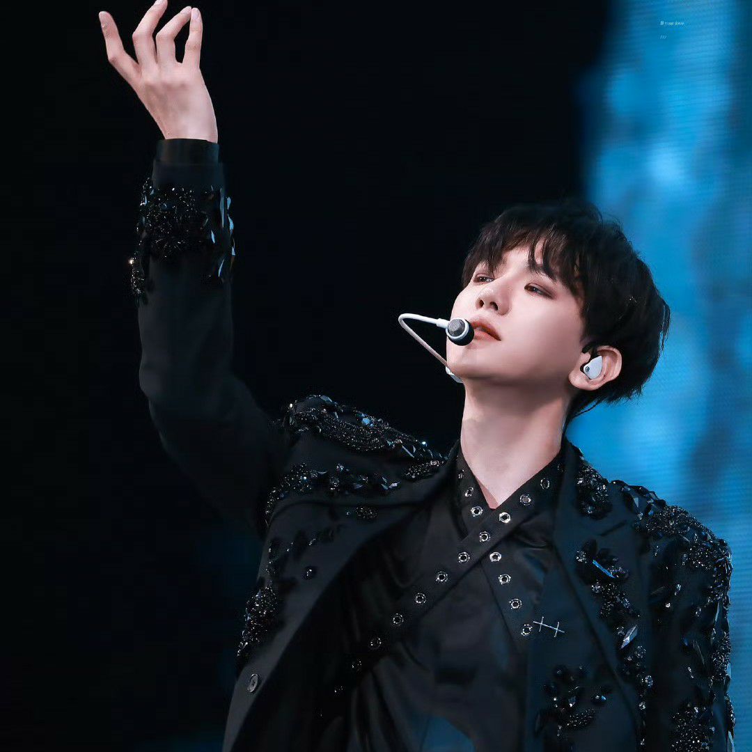 백현 (EXO) 최근 활동샷