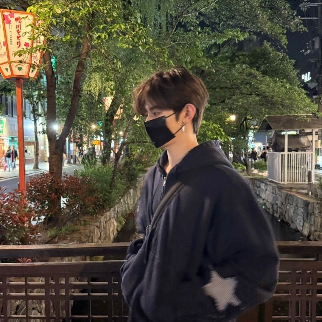 Behind-the-scenes cut of Zhang Hao (ZEROBASEONE)