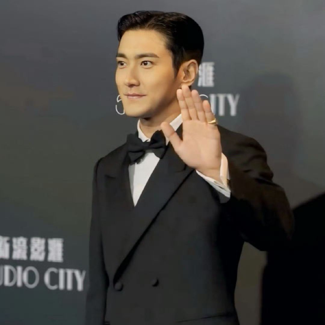 Latest photo of Siwon (Super Junior)