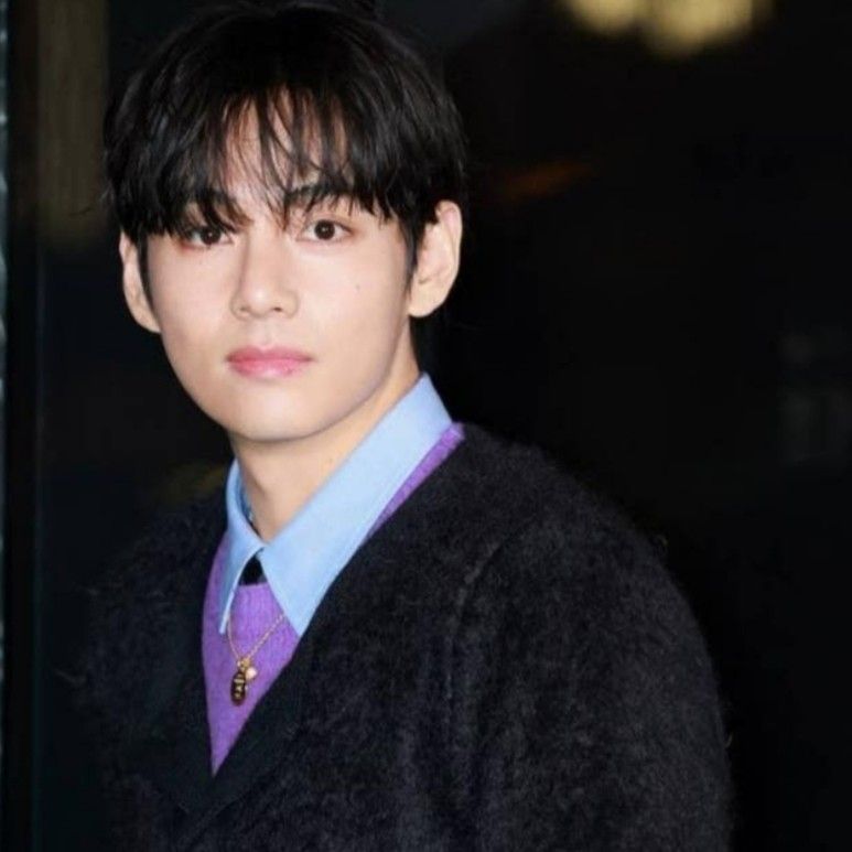 뷔 (방탄소년단)의 최신 사진