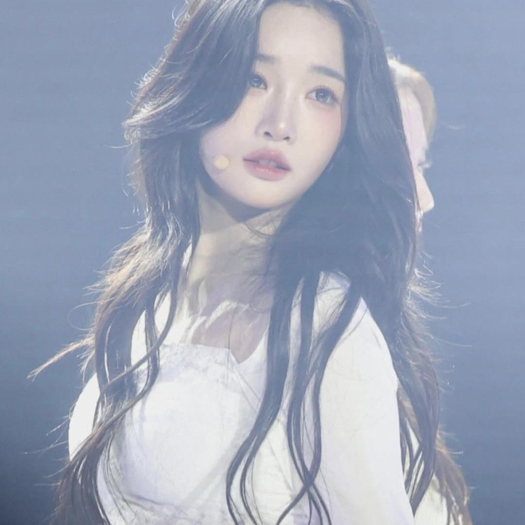 Behind-the-scenes cut of Kim Yooyeon (tripleS)