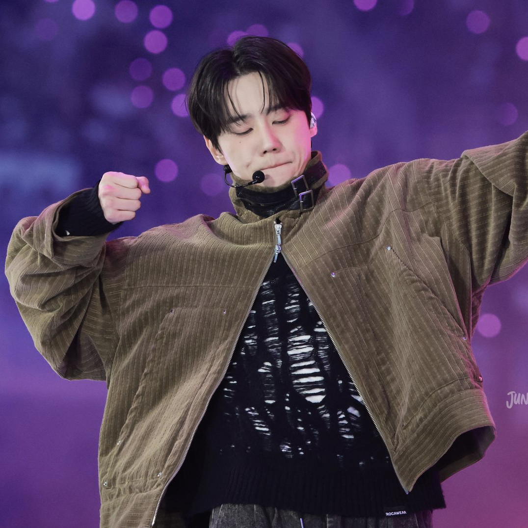 Behind-the-scenes cut of Lee Junyoung