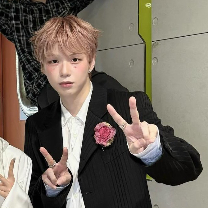 강다니엘 최근 활동샷