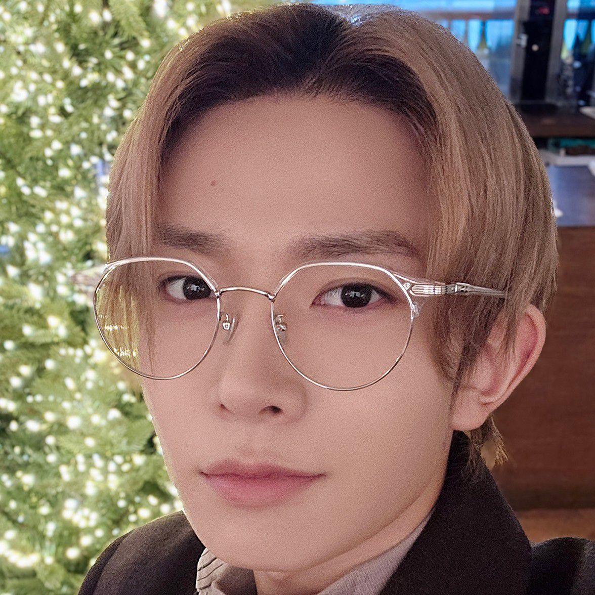 Foto aktivitas terbaru Heeseung (ENHYPEN)