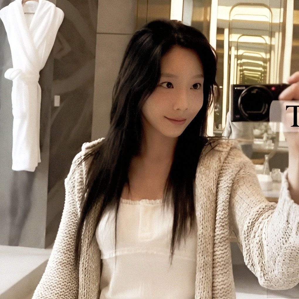 Latest photo of Taeyeon (Girls' Generation)