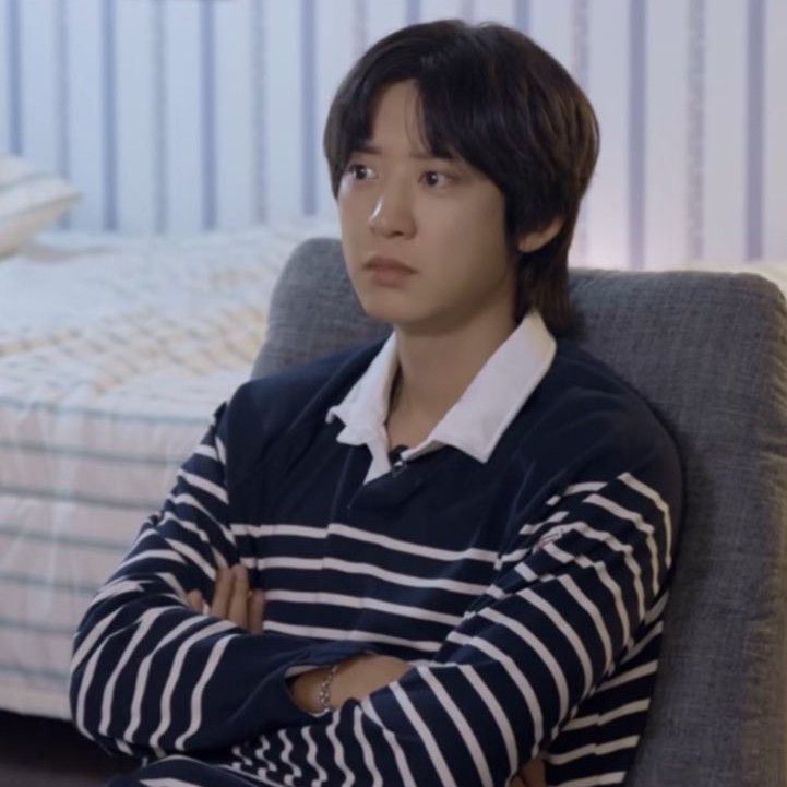 Recent activity shot of Chanyeol (EXO)