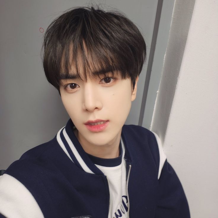 Latest photo of Younghoon (THE BOYZ)