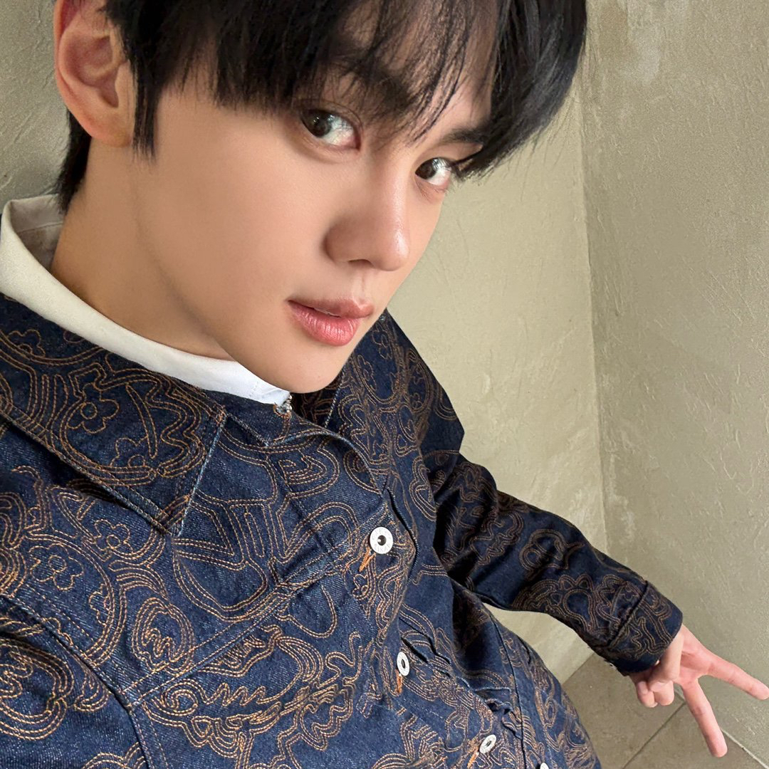 A moment captured by Kim Gyuvin (ZEROBASEONE)'s fan