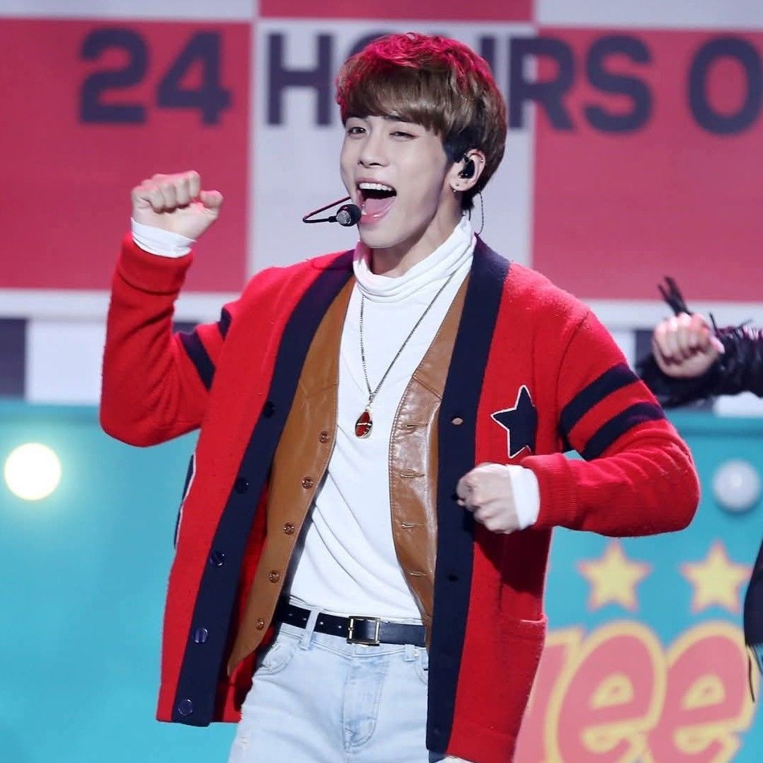 A moment captured by Jonghyun (SHINee)'s fan