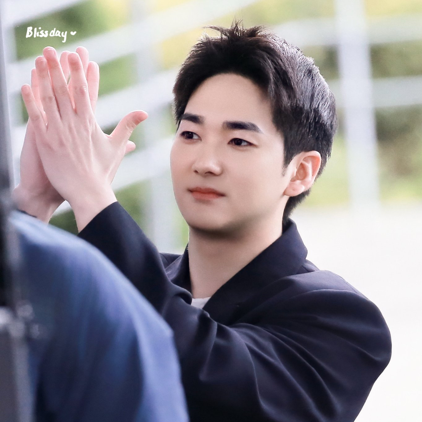 A moment captured by Aron's fan