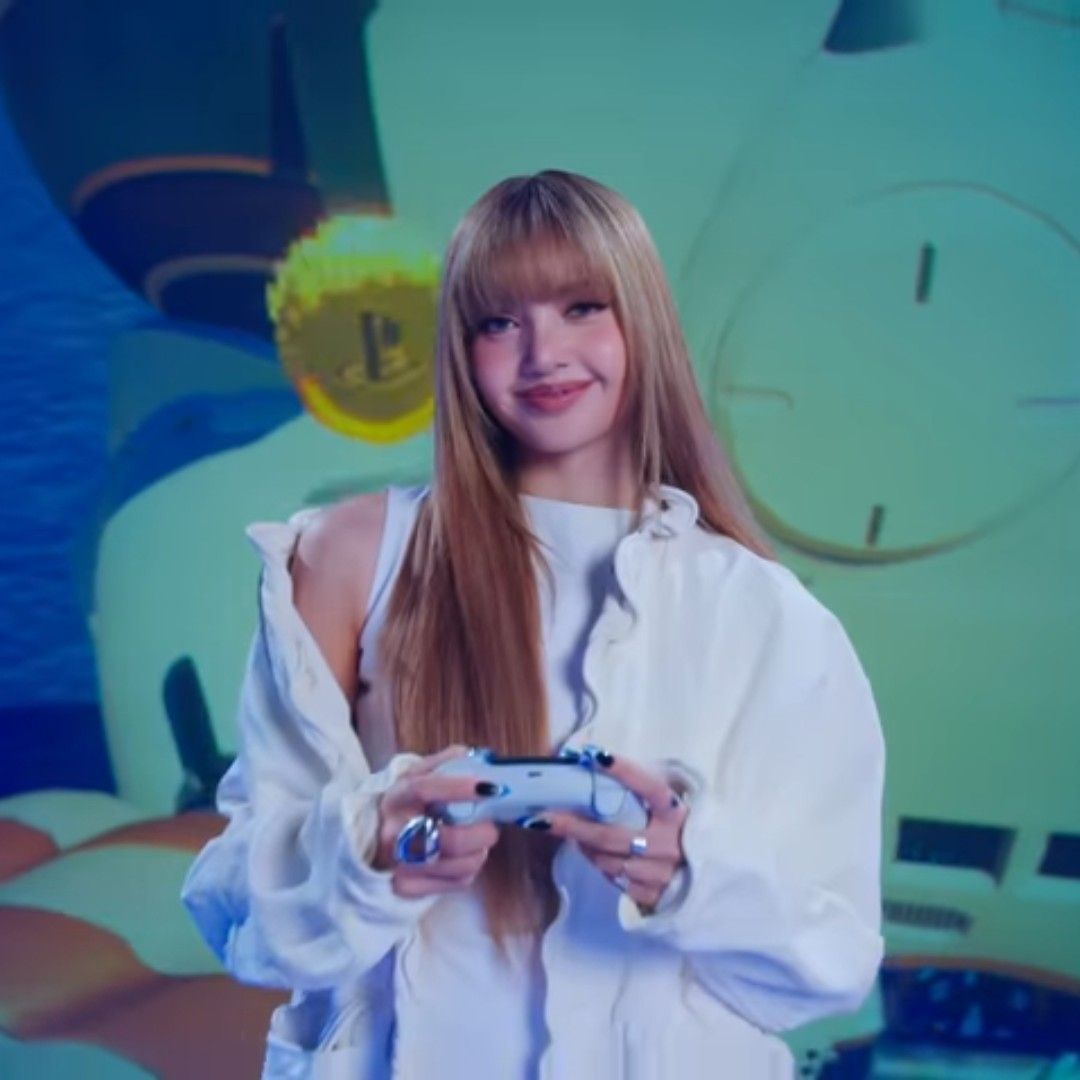 Recent activity shot of Lisa (BLACKPINK)