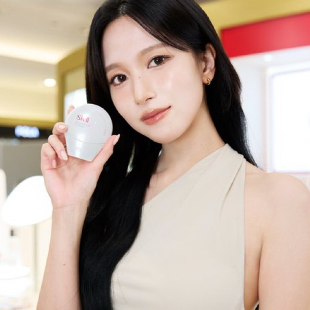 Behind-the-scenes cut of Mina (TWICE)