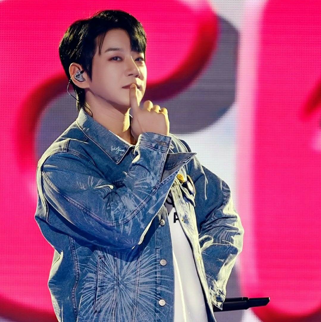 Recent activity shot of Hwang Chiyeol