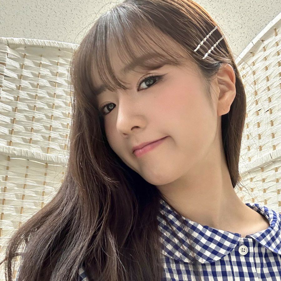 Behind-the-scenes cut of Yoon Bomi (Apink)