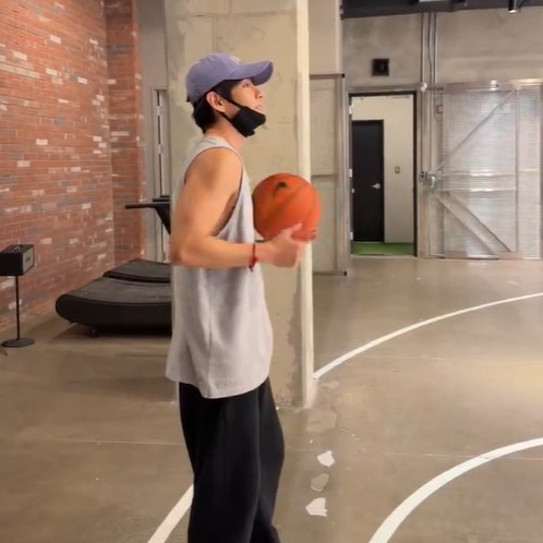 V (防彈少年團)的最新照片