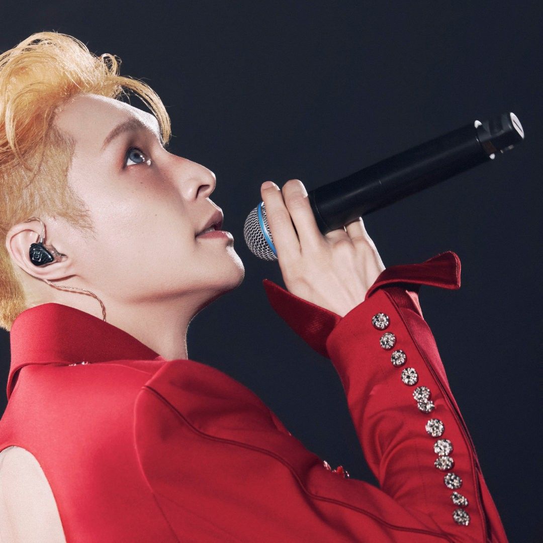 A moment captured by Lay (EXO)'s fan