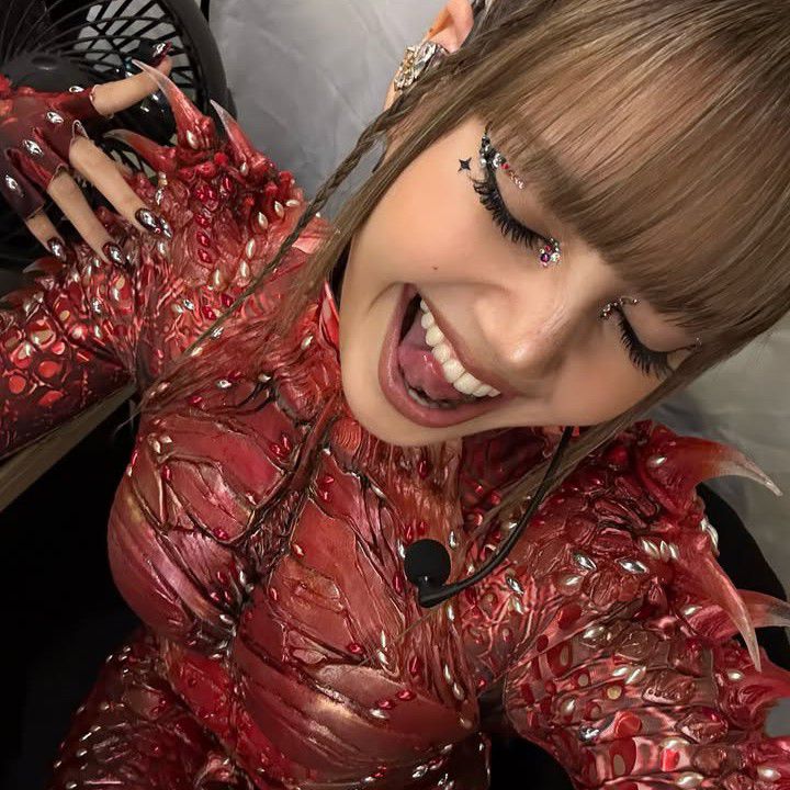 리사 (BLACKPINK)의 비하인드 컷