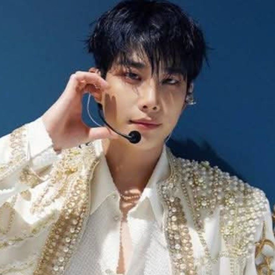 A moment captured by MJ (ASTRO)'s fan