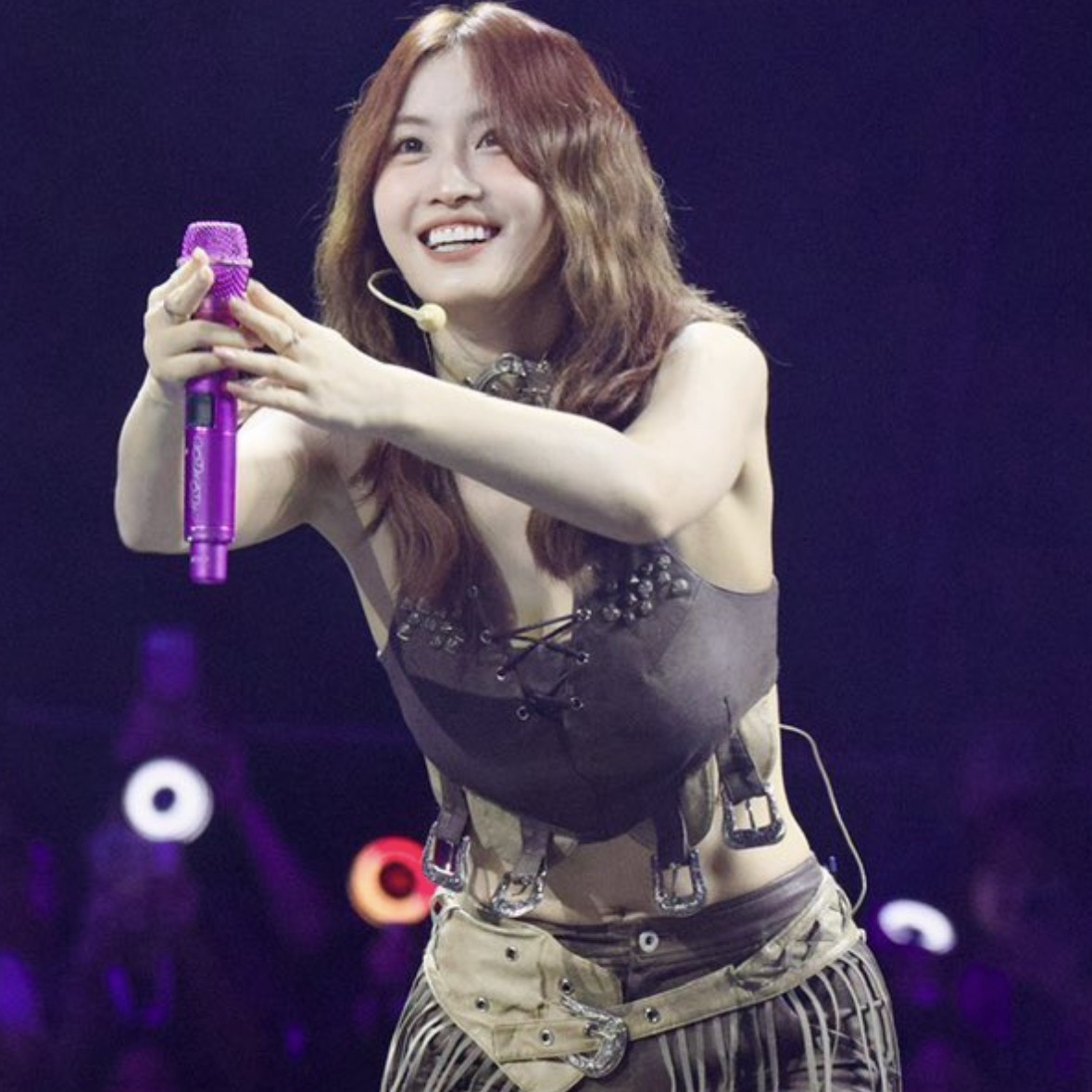 Foto aktivitas terbaru Momo (TWICE)