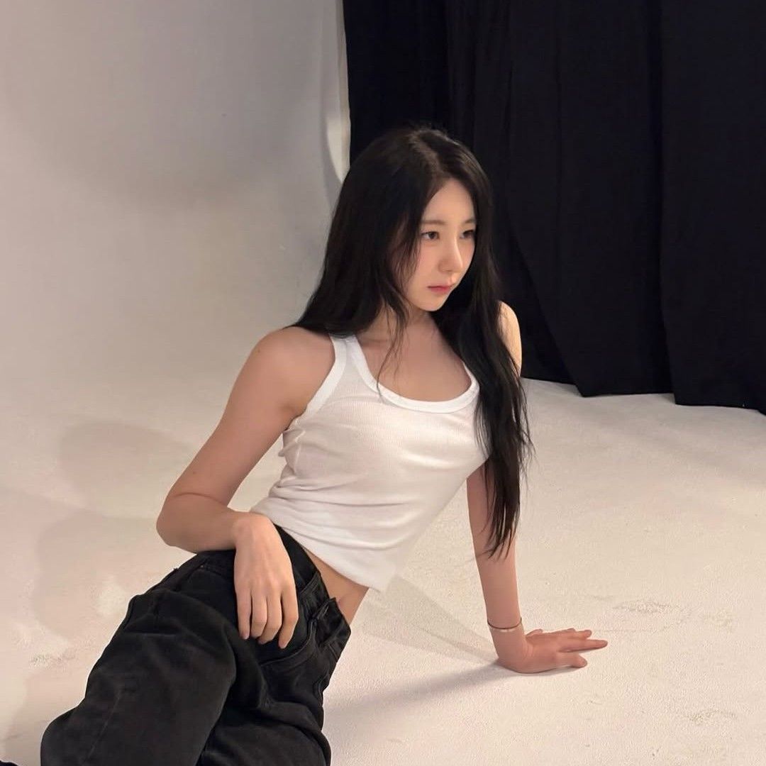 A moment captured by Lee Chaeyeon's fan