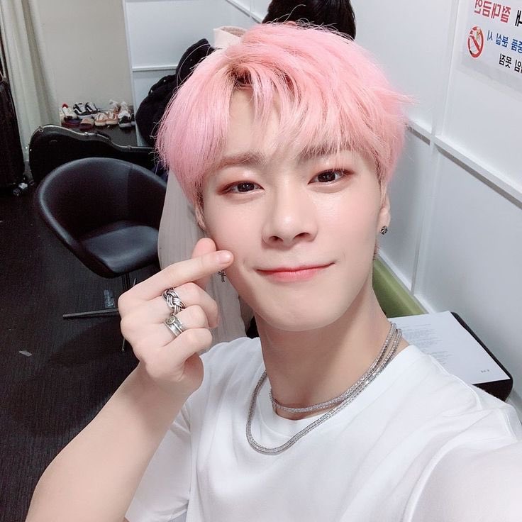 Behind-the-scenes cut of Moonbin (ASTRO)