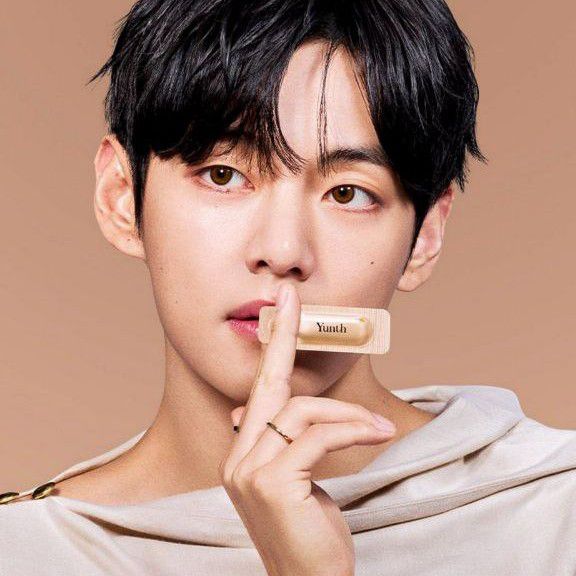 뷔 (방탄소년단)의 최신 사진