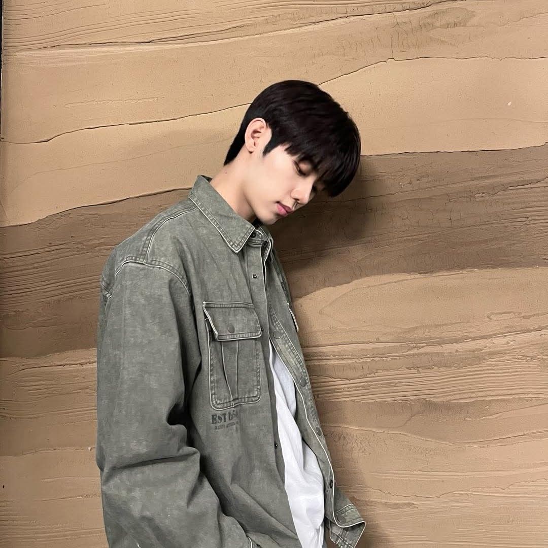 Behind-the-scenes cut of Park Jihoo (EVNNE)