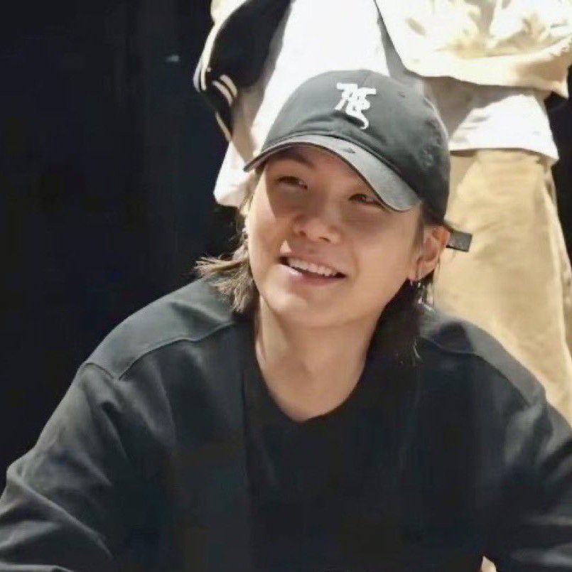 SUGA (防彈少年團)的最新照片