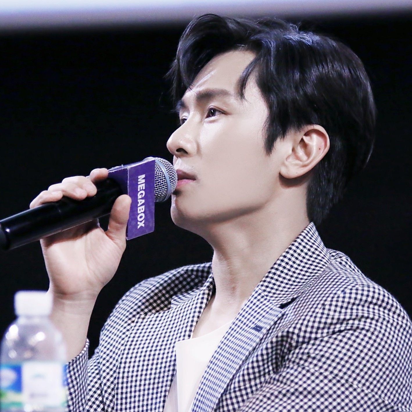 A moment captured by Kim Dongwan (SHINHWA)'s fan